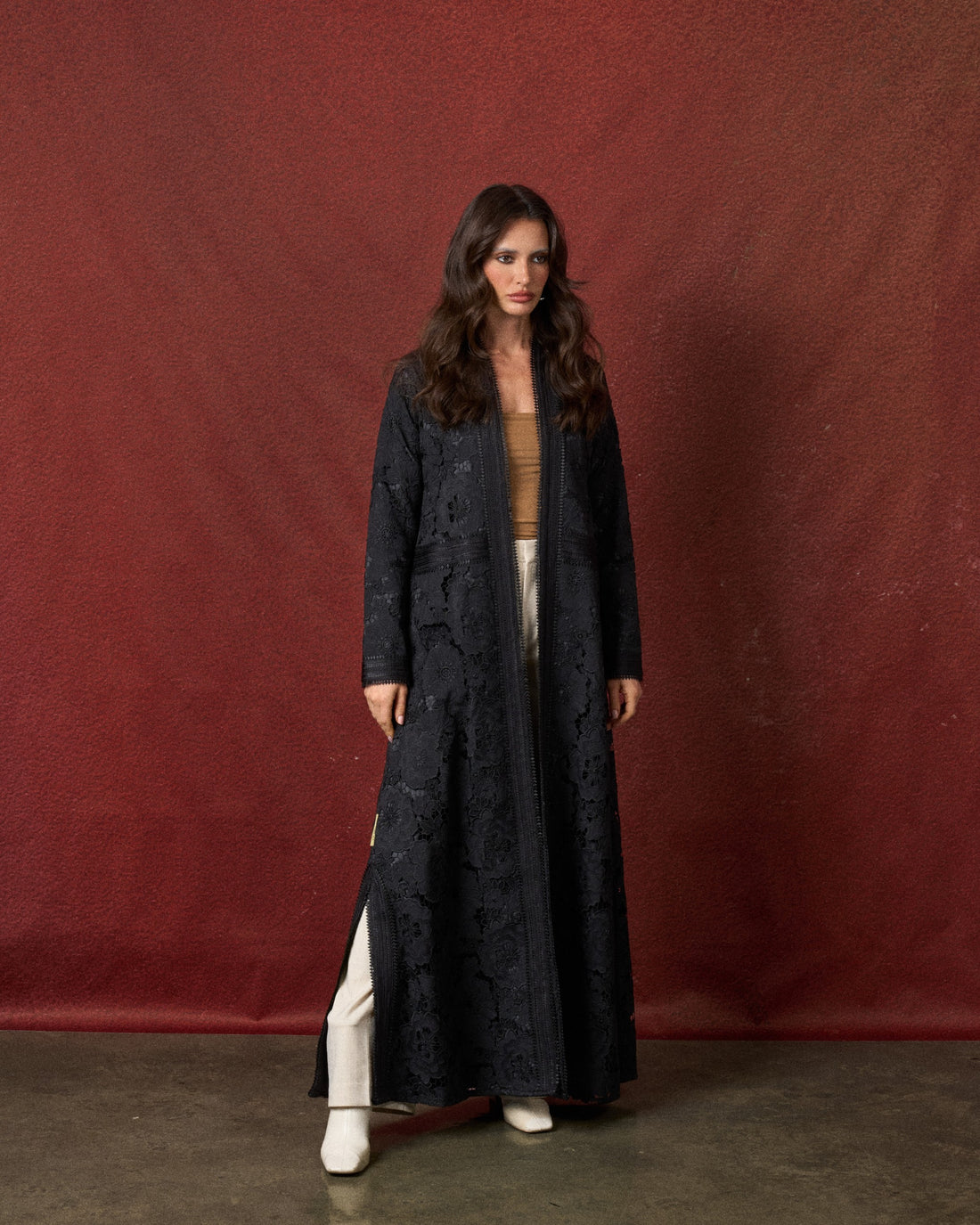 Buy online: the Iris abaya by Le Reflet, premium quality with a graceful, flowing cut. Trending design, fast home delivery across Qatar and Doha.