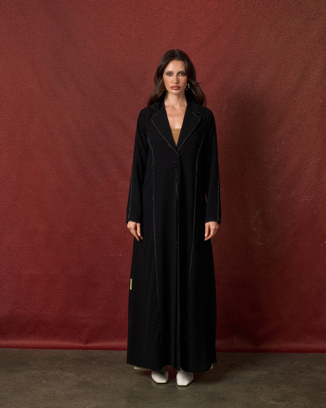 Buy online: the Astra abaya by Le Reflet, premium quality with a bold, contemporary cut. Trending design, fast home delivery across Qatar and Doha.