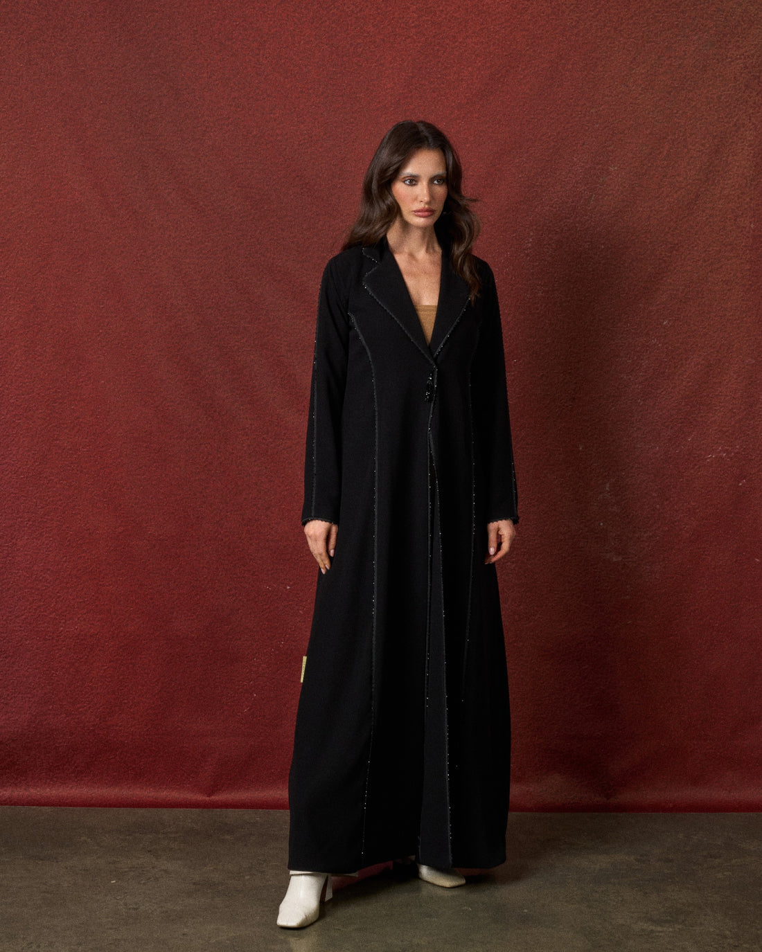 Buy online: the Astra abaya by Le Reflet, premium quality with a bold, contemporary cut. Trending design, fast home delivery across Qatar and Doha.
