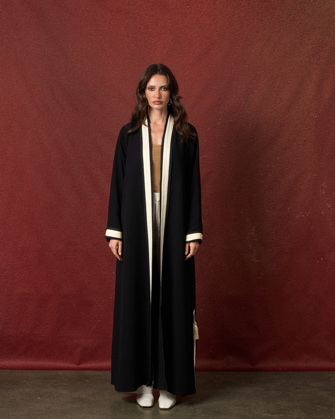 Buy online: the Twist abaya by Le Reflet, premium quality with a modern twist detail. Trending design, fast home delivery across Qatar and Doha.